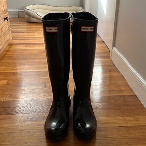Like new Hunter Rainboots- Black
